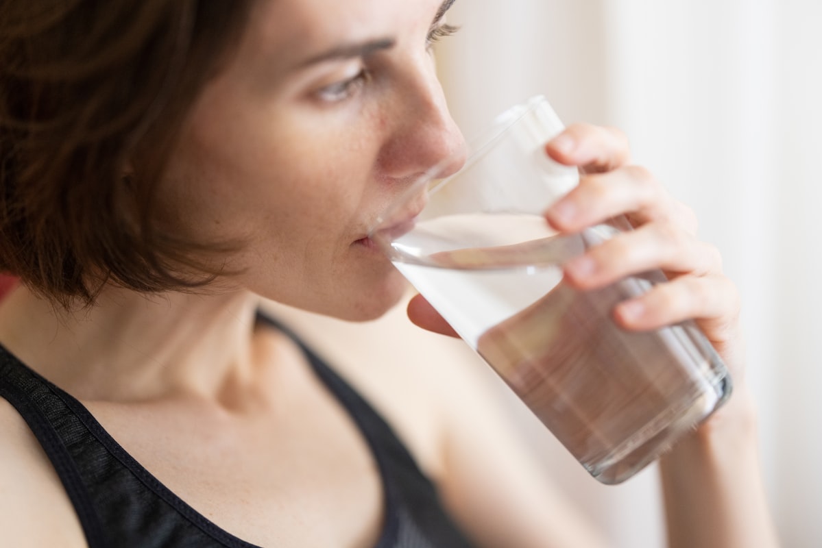 Wie viel Wasser sollte man täglich trinken